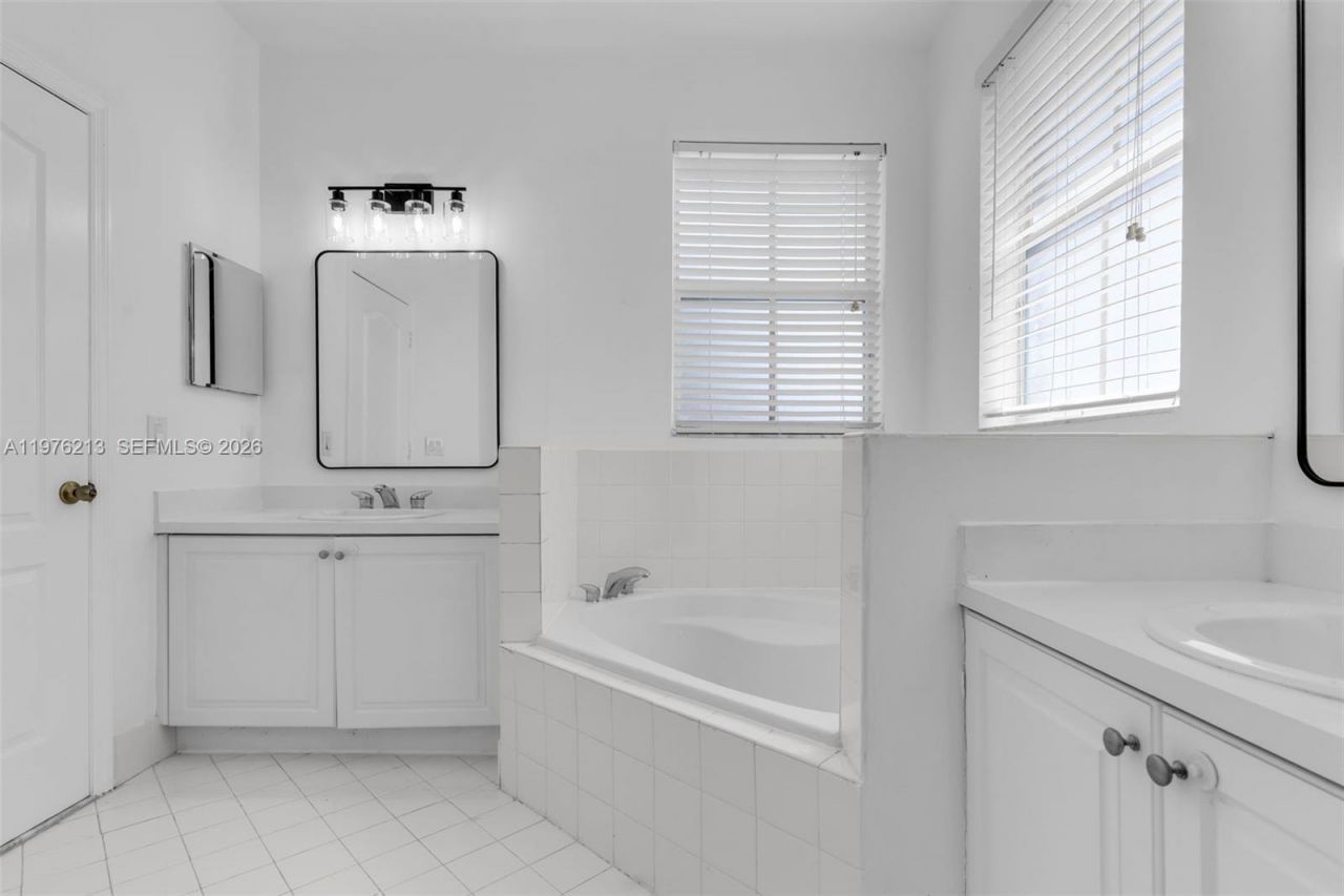 925 SW 152nd Ct , Miami, FL 33194 Photo