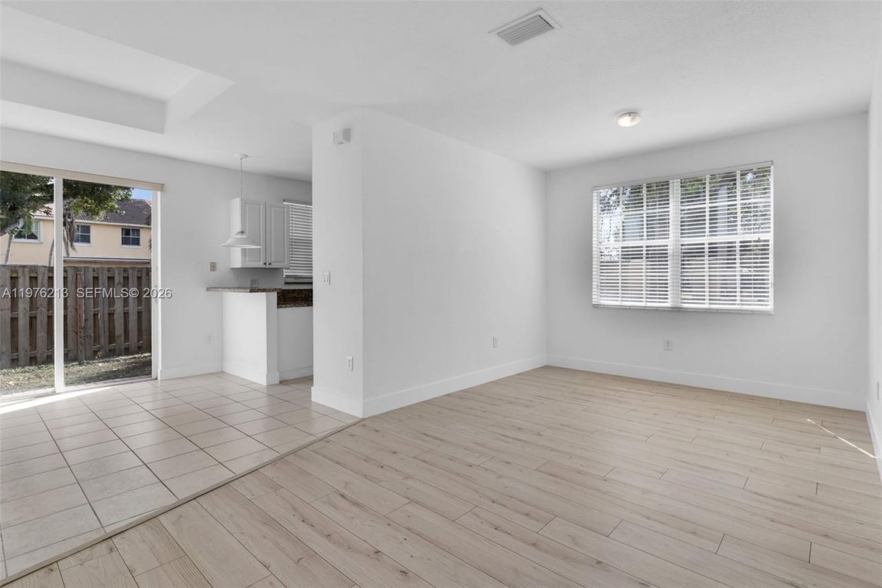 925 SW 152nd Ct , Miami, FL 33194 Photo