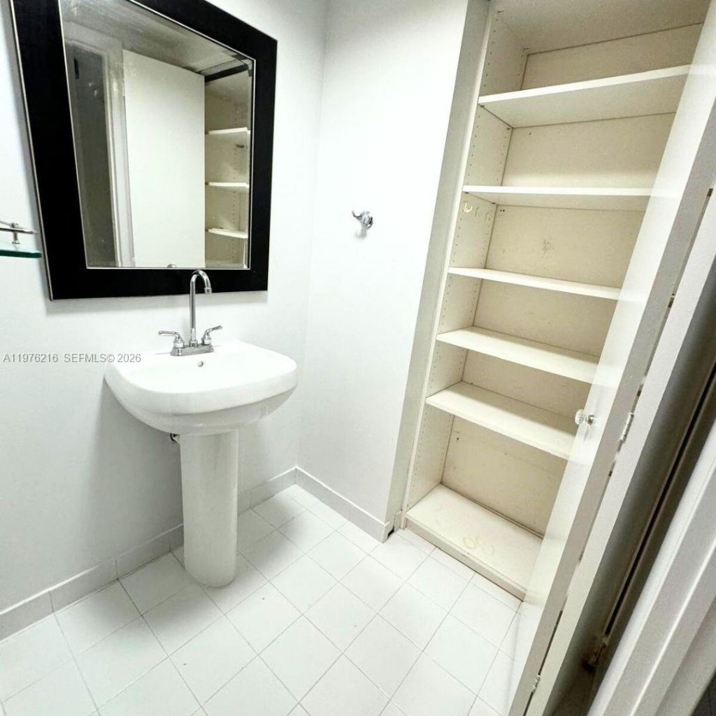 690 SW 1st Ct , Unit PHI24, Miami, FL 33130 Photo