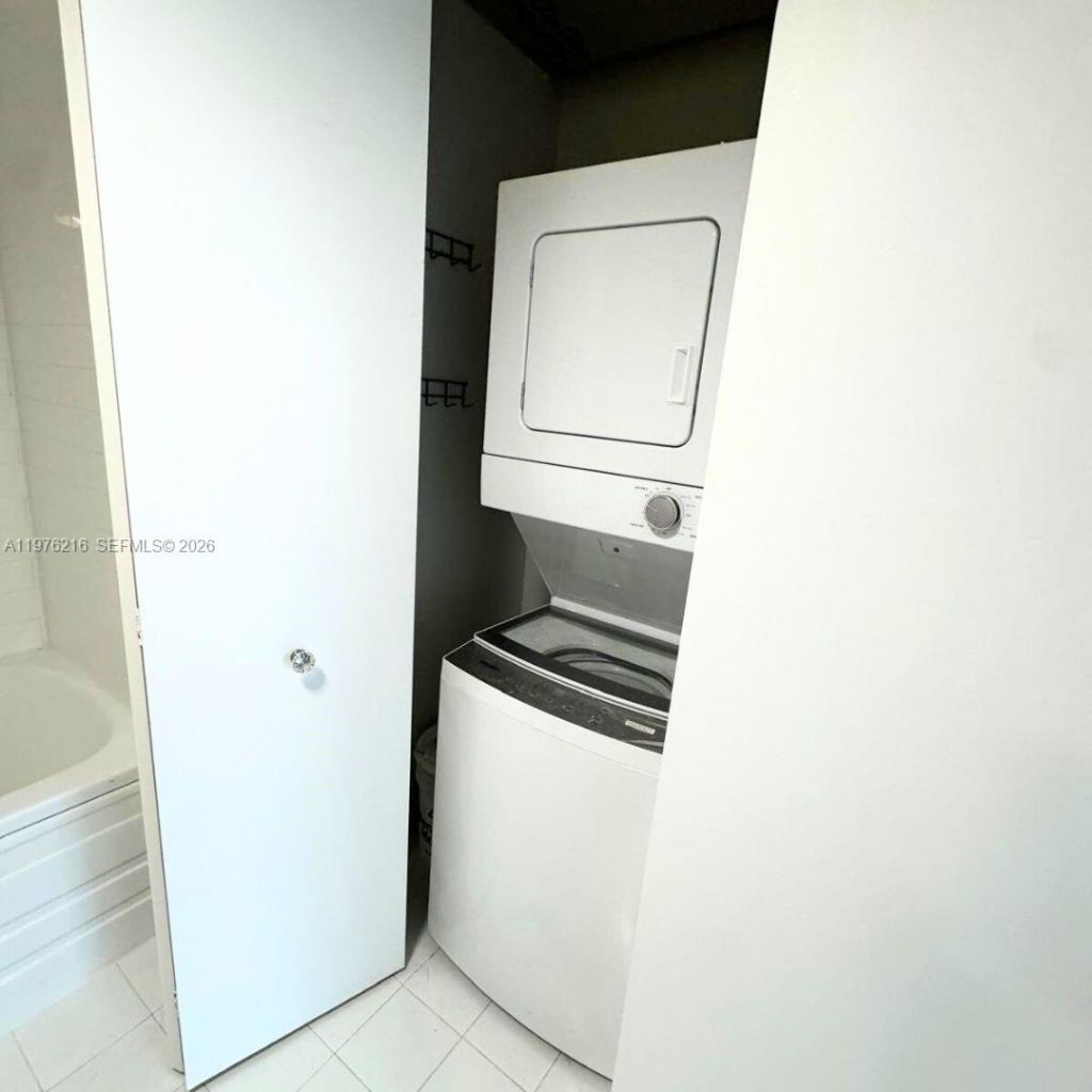 690 SW 1st Ct , Unit PHI24, Miami, FL 33130 Photo