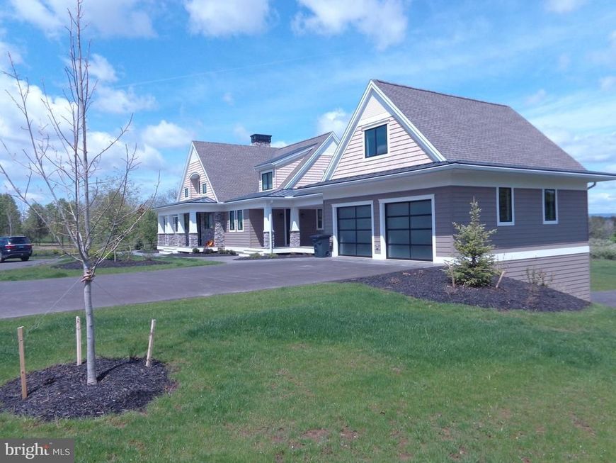 373 W Crestview Avenue, Boalsburg, PA 16827 Main Photo