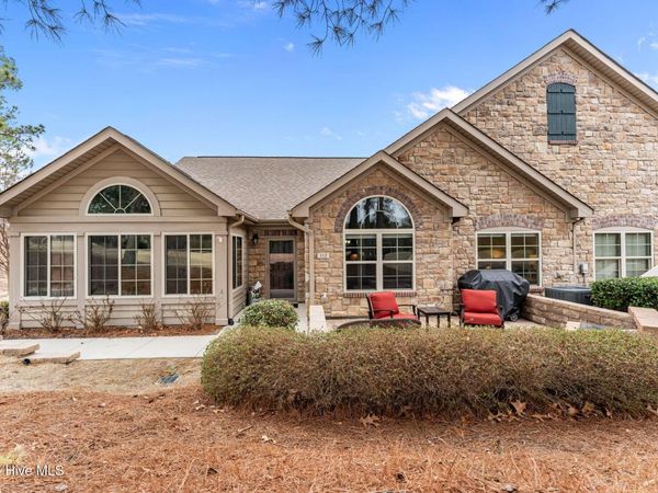 112 E Chelsea Court, Southern Pines, NC 28387
