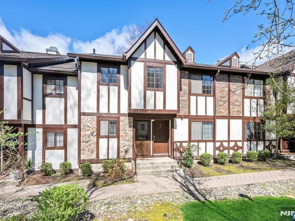 707 Thoreau Court, MAHWAH, NJ 07430