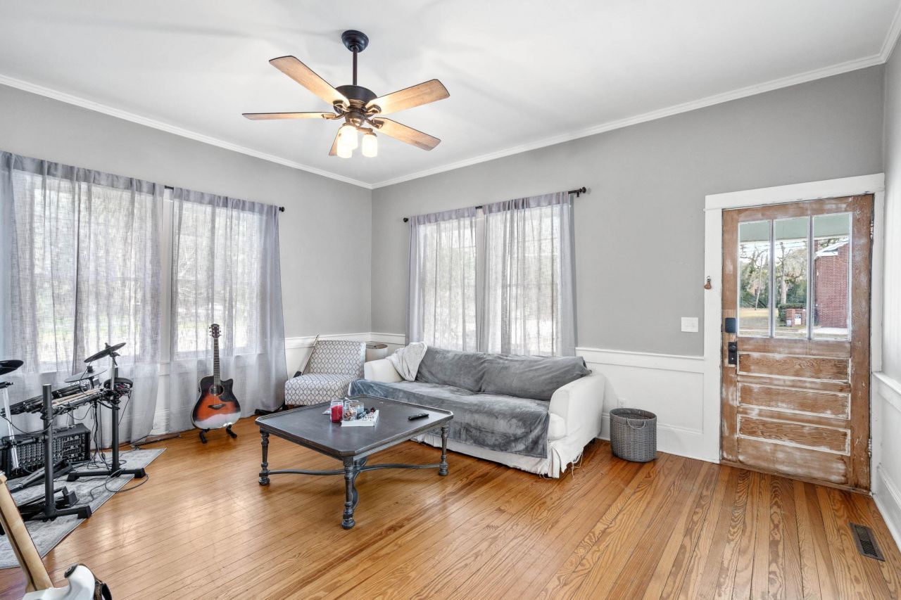 1105 Wichman Street Photo 10