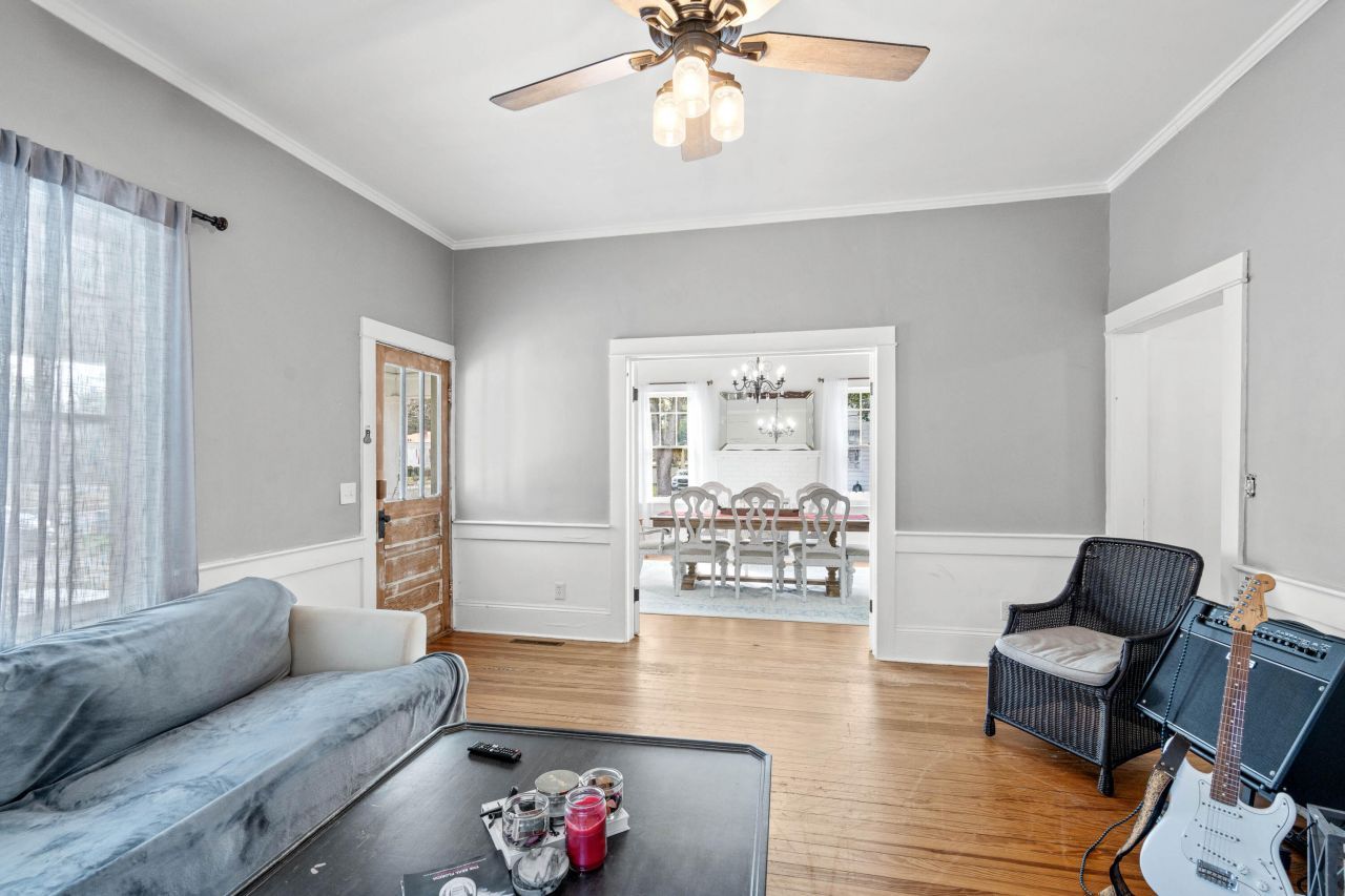 1105 Wichman Street Photo 11