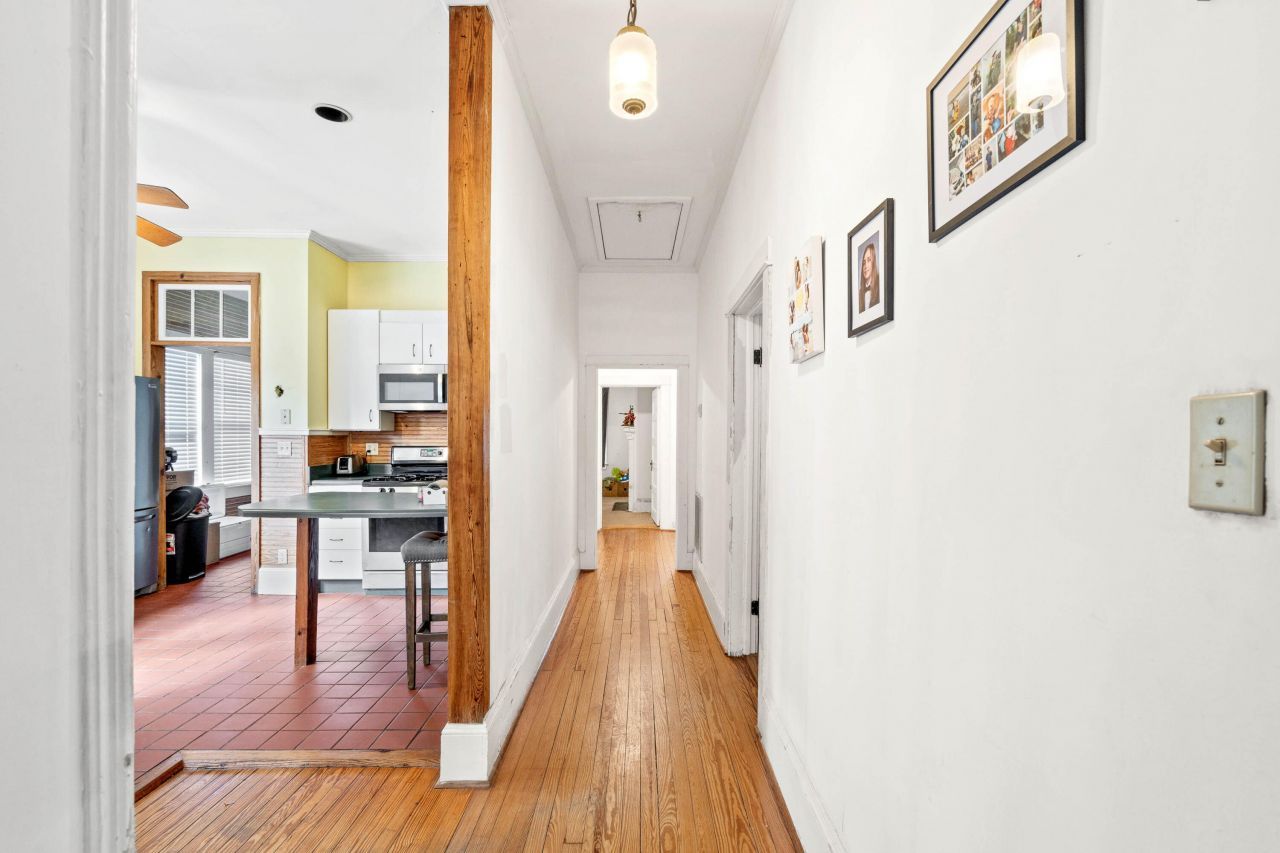 1105 Wichman Street Photo 14