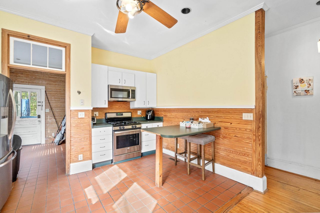 1105 Wichman Street Photo 19