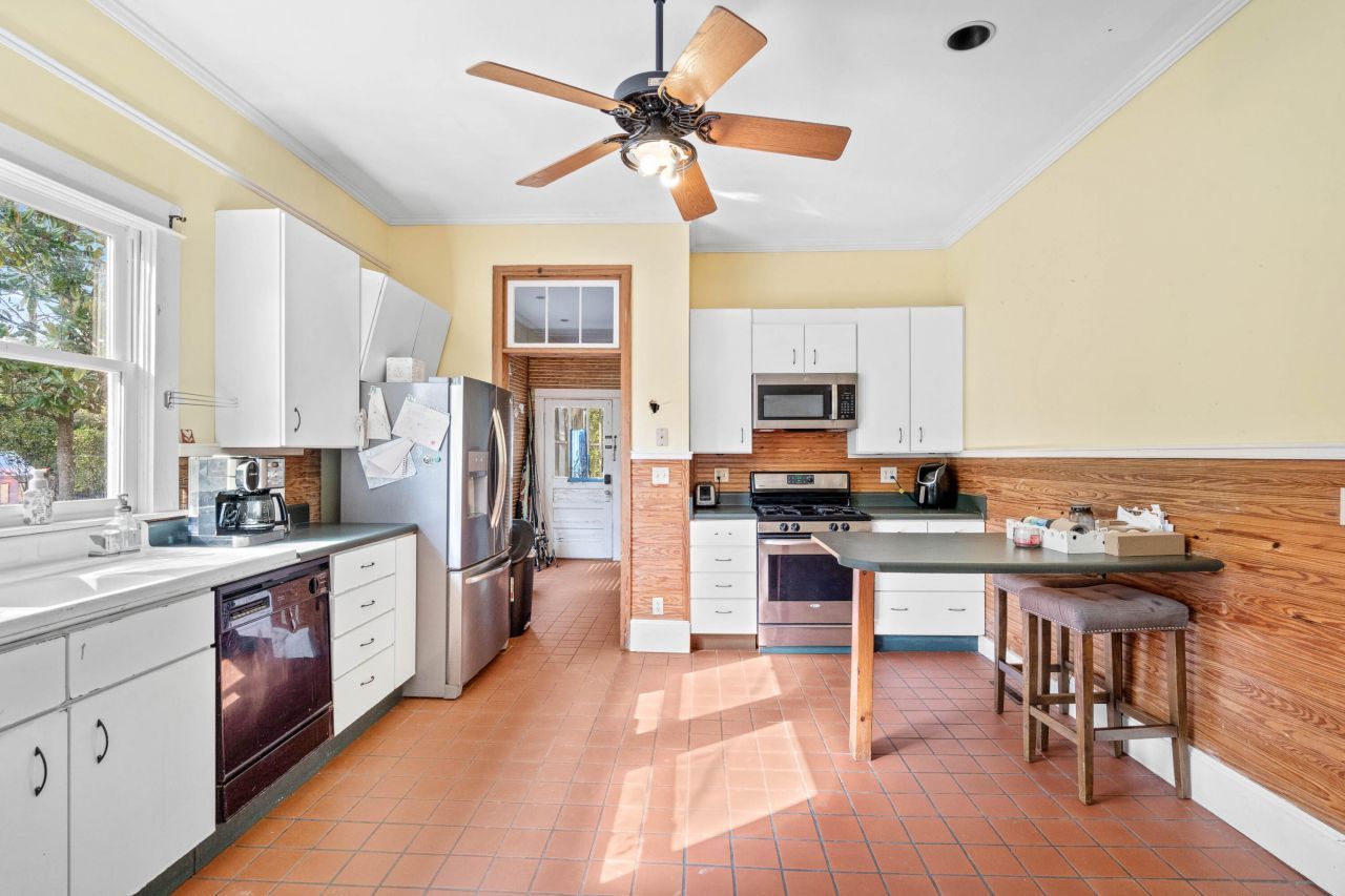 1105 Wichman Street Photo 20