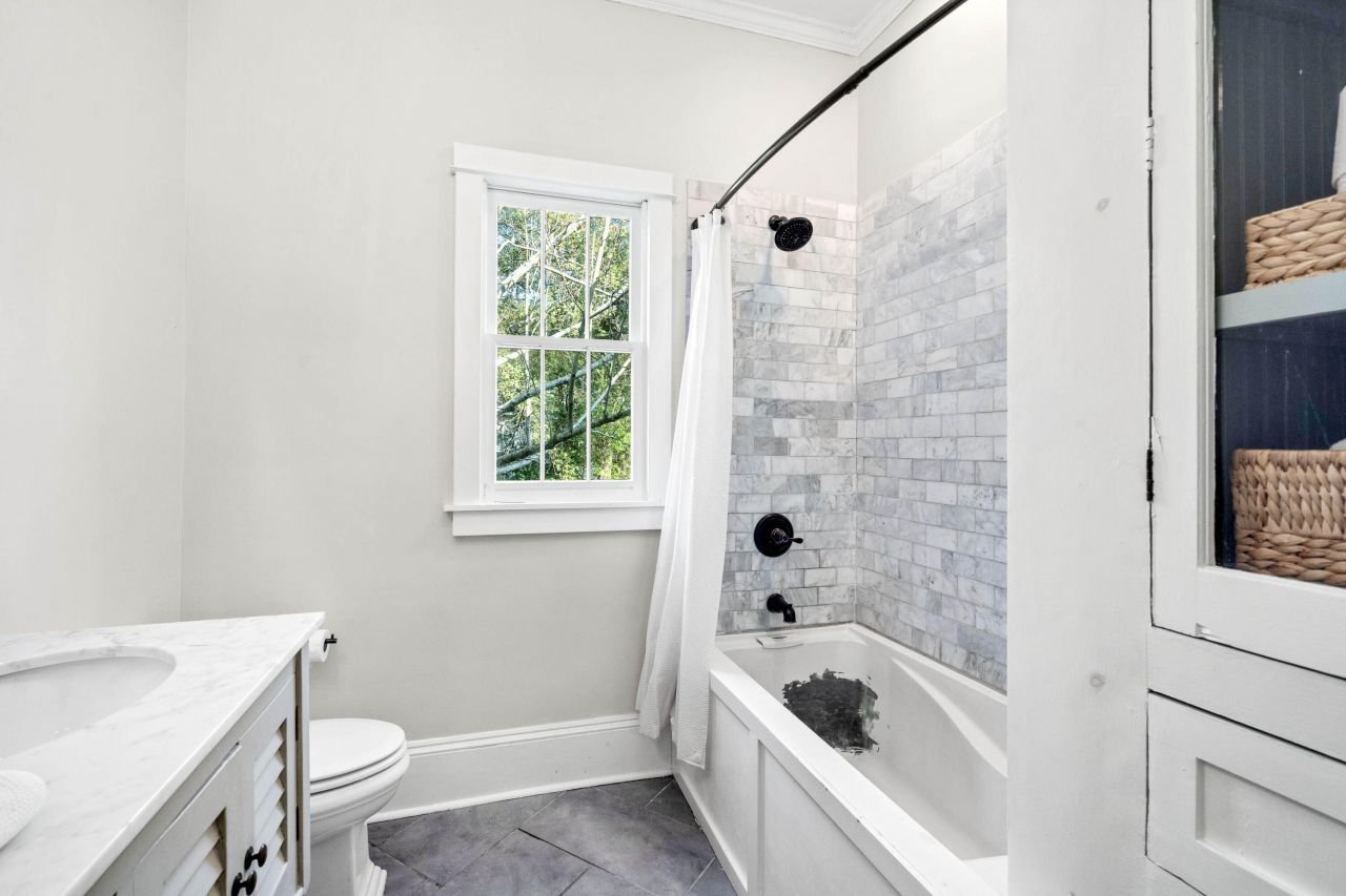 1105 Wichman Street Photo 26