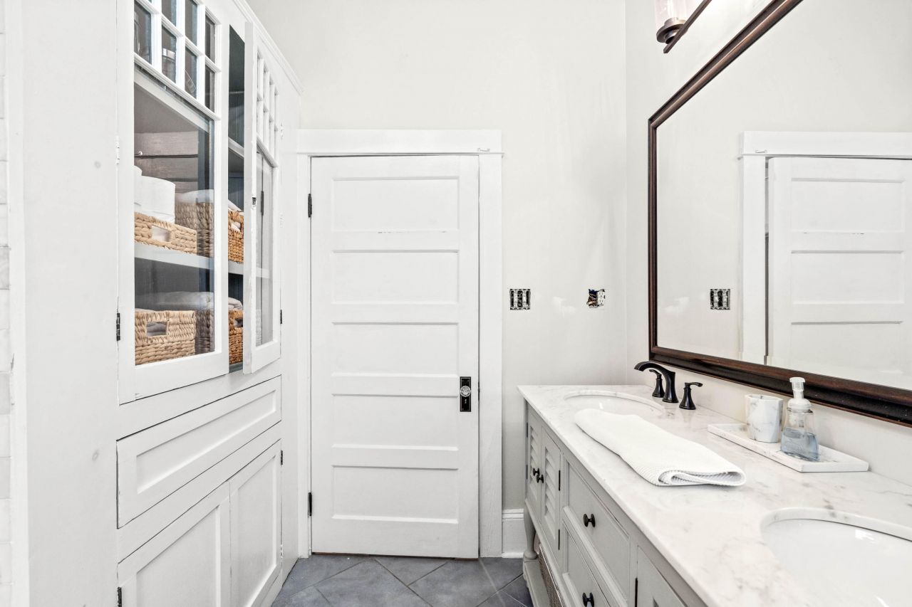 1105 Wichman Street Photo 27