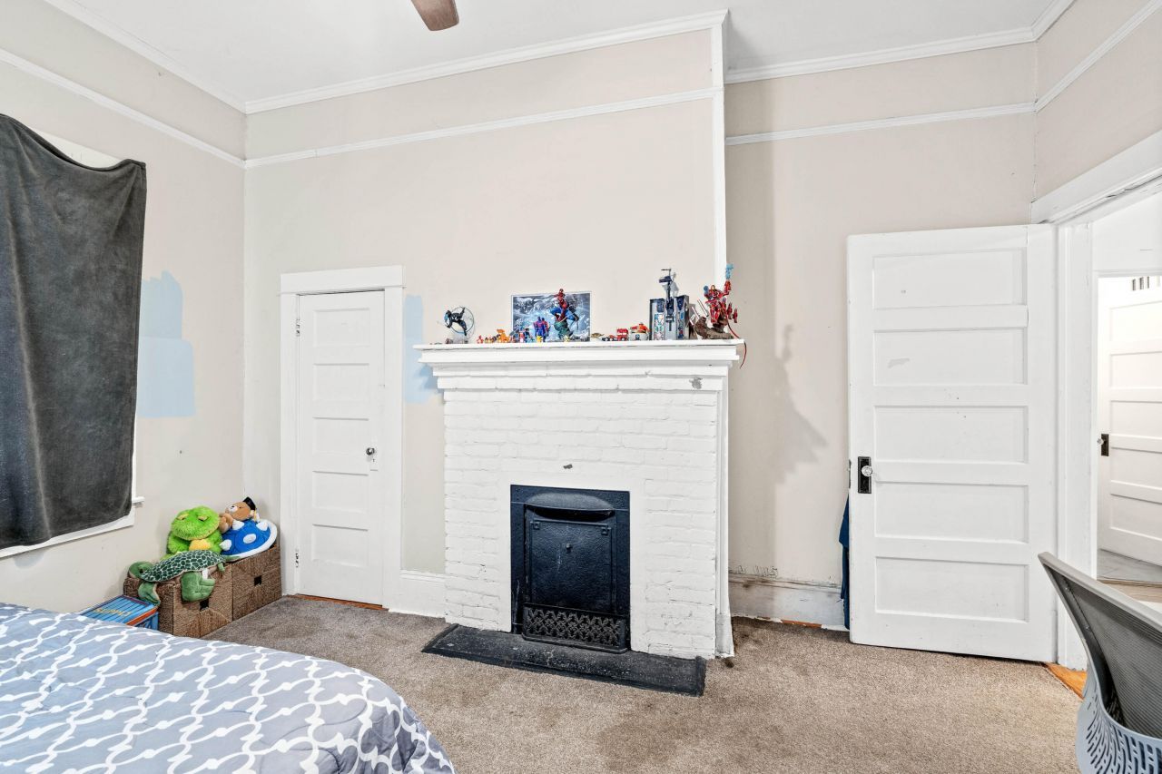 1105 Wichman Street Photo 31