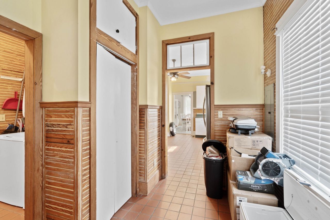 1105 Wichman Street Photo 33