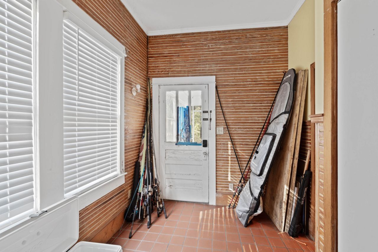 1105 Wichman Street Photo 34