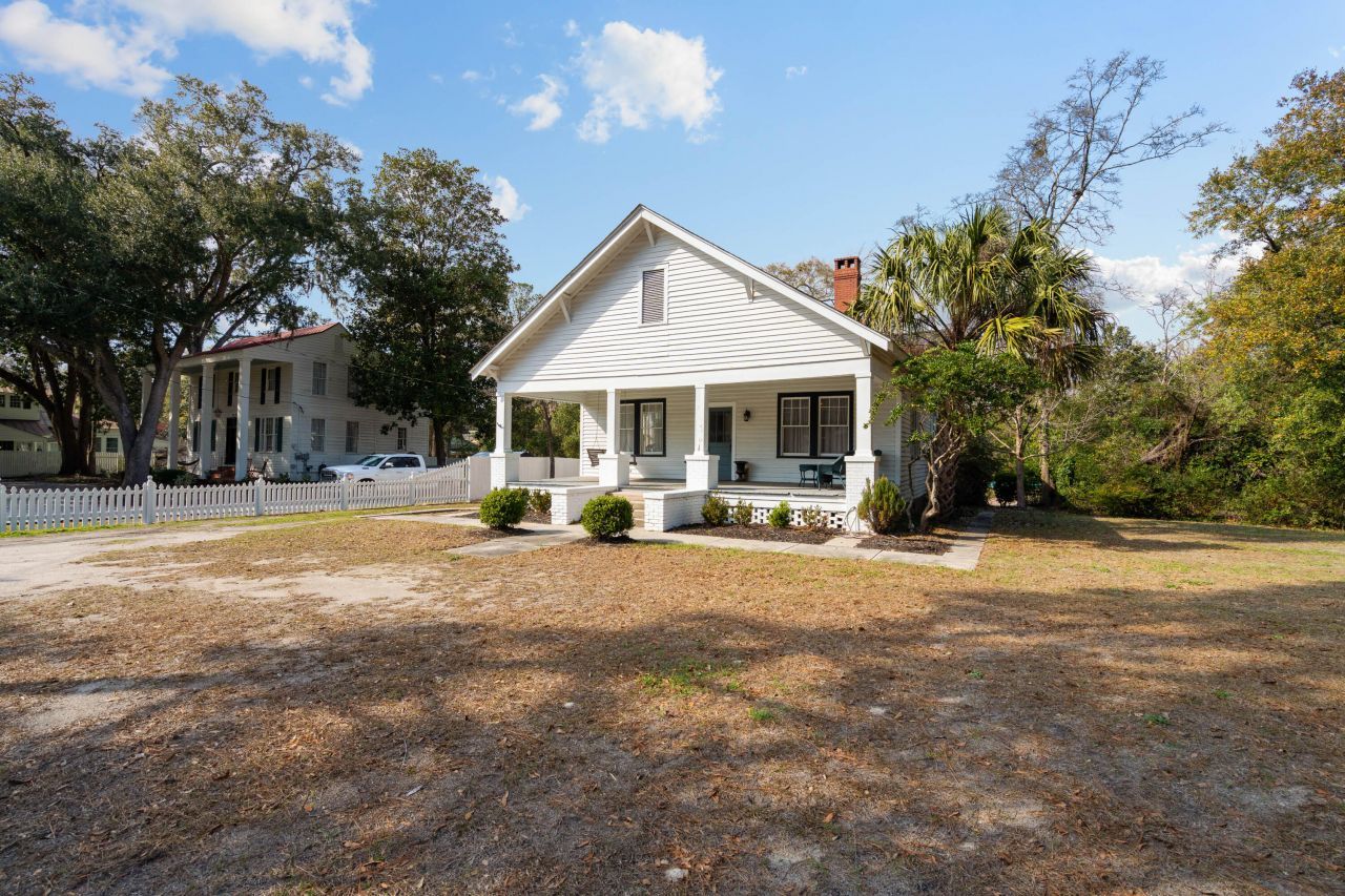 1105 Wichman Street Photo 4