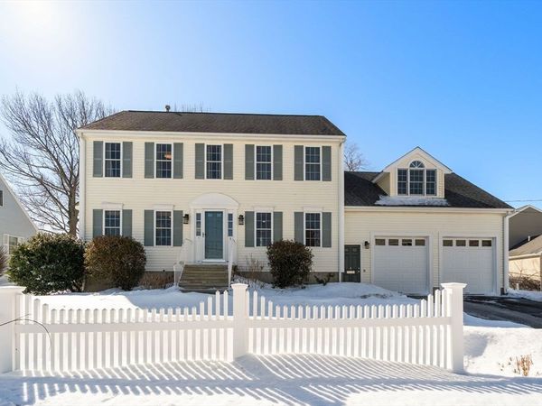 9 Davids Island Rd, Weymouth, MA 02191