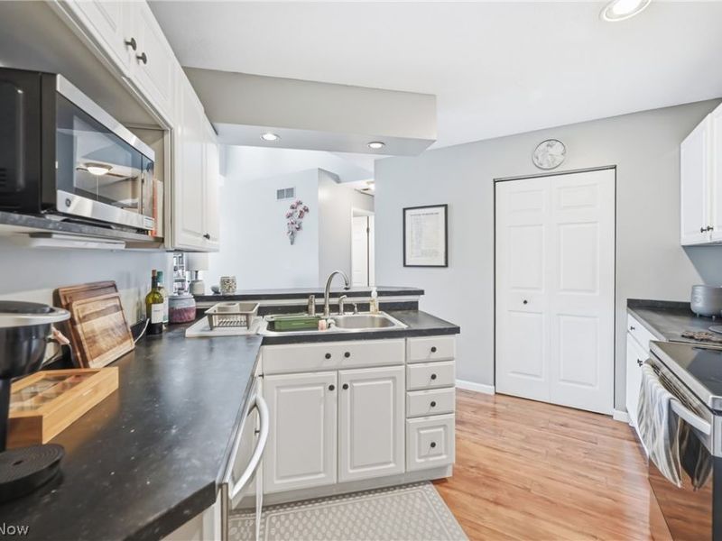 1183 Red Tail Hawk Drive, Unit 5, Boardman, OH 44512 Photo 9