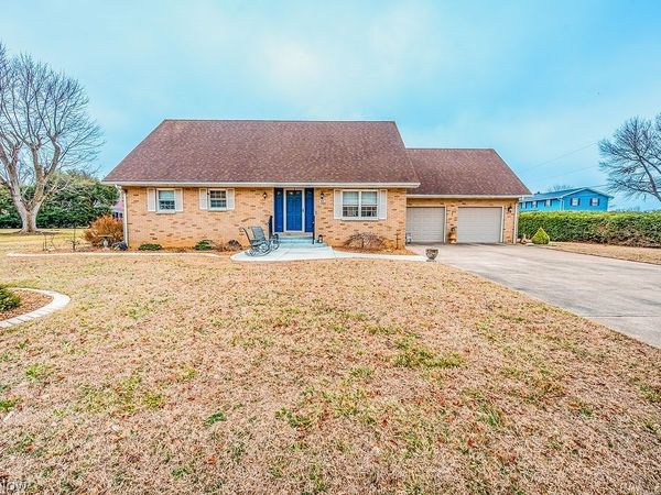 1809 Pennsylvania Avenue , Belpre, OH 45714