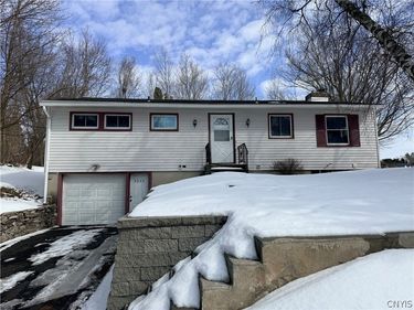 4662 Cleveland Road , Syracuse, NY 13215