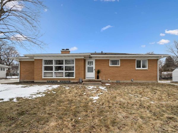 1214 Pleasant Valley Drive, Waterloo, IA 50701