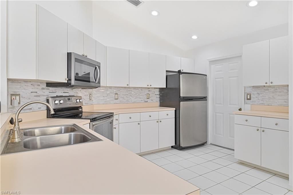 9918 Las Casas Dr, Fort Myers, FL 33919 Photo