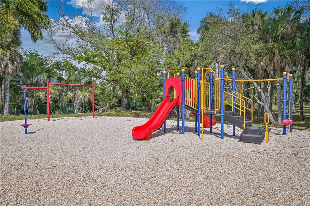 9918 Las Casas Dr, Fort Myers, FL 33919 Photo