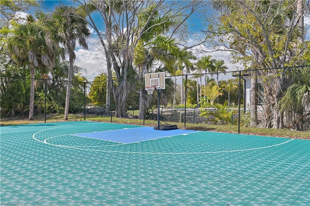 9918 Las Casas Dr, Fort Myers, FL 33919 Photo
