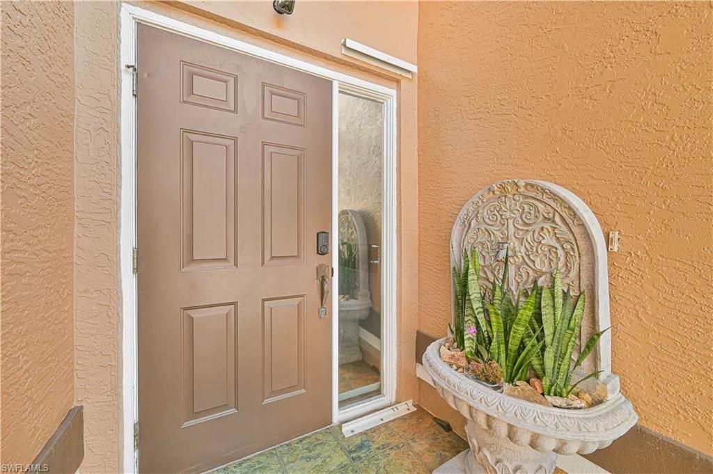 9918 Las Casas Dr, Fort Myers, FL 33919 Photo