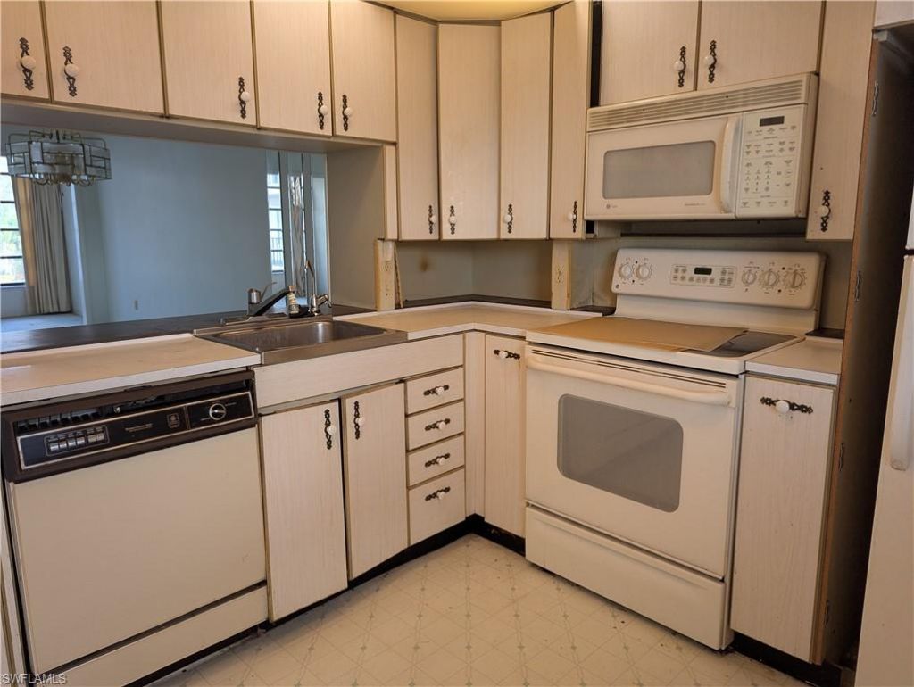 1747 Pebble Beach Dr, Unit 206, Fort Myers, FL 33907 Photo