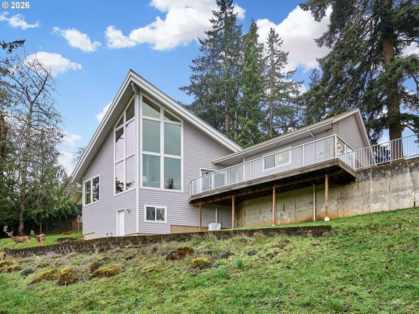 301 EDGEWOOD DR, Silverton, OR 97381