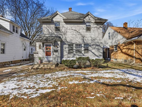 1017 Lake Michigan Drive NW, Grand Rapids, MI 49504