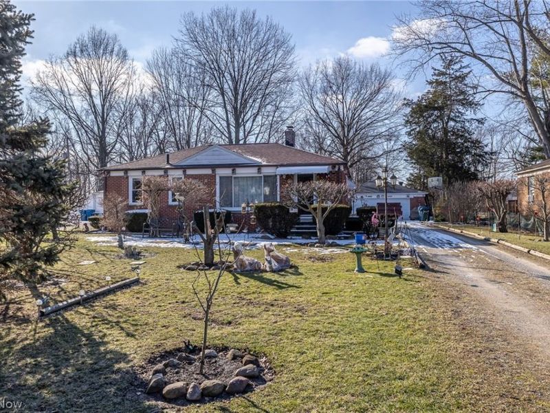 37891 Lake Drive , Avon, OH 44011 Photo 2