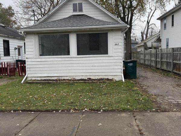 1317 Illinois Avenue, Lansing, MI 48906