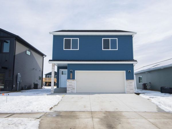 6590 68th Street S, Horace, ND 58047