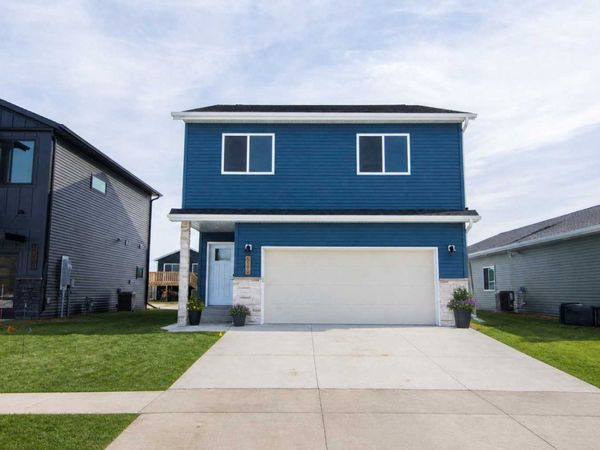 6590 68th Street S, Horace, ND 58047