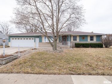 1703 HIGHWOOD Avenue, Pekin, IL 61554