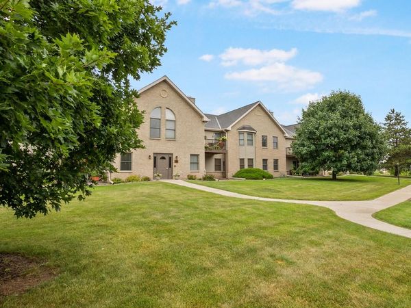 942 Oconomowoc PARKWAY, Oconomowoc, WI 53066