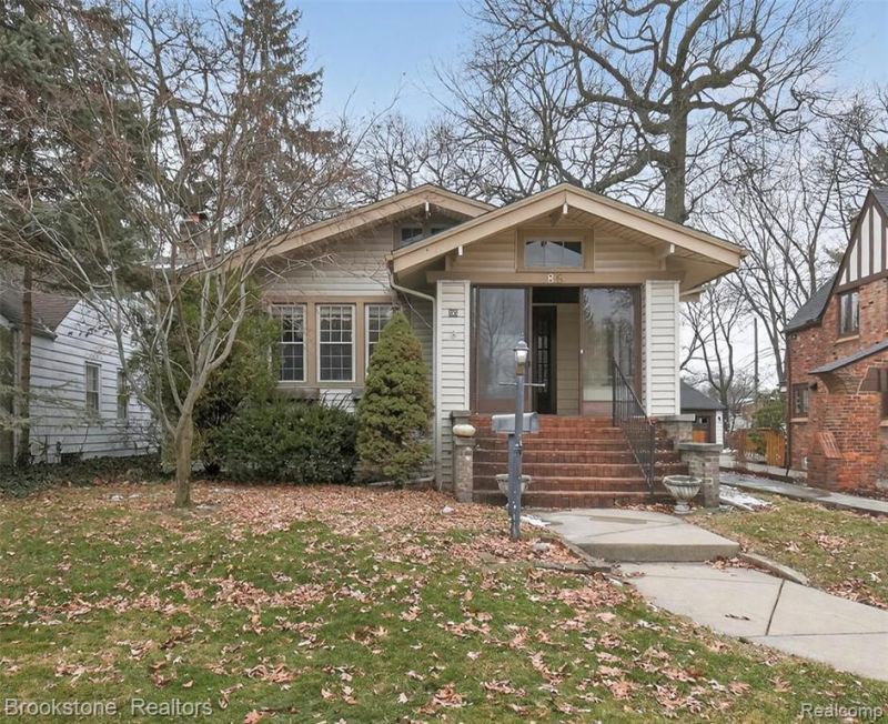 86 Oakdale Boulevard, Pleasant Ridge, MI 48069 Main Photo