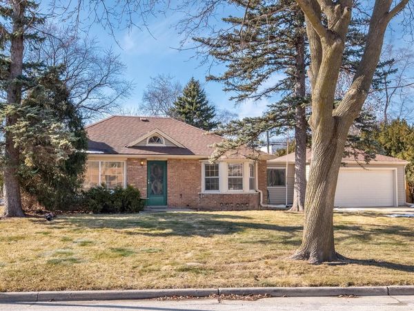 3247 N Knoll BOULEVARD, Wauwatosa, WI 53222