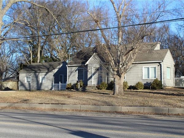 5912 W 75th Street, Overland Park, KS 66208
