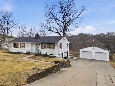 2816 Berry Lane, Independence, MO 64057