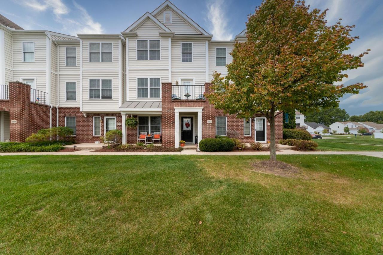 5972 Woodshire Drive, Unit 202, Westerville, OH 43081 Main Photo