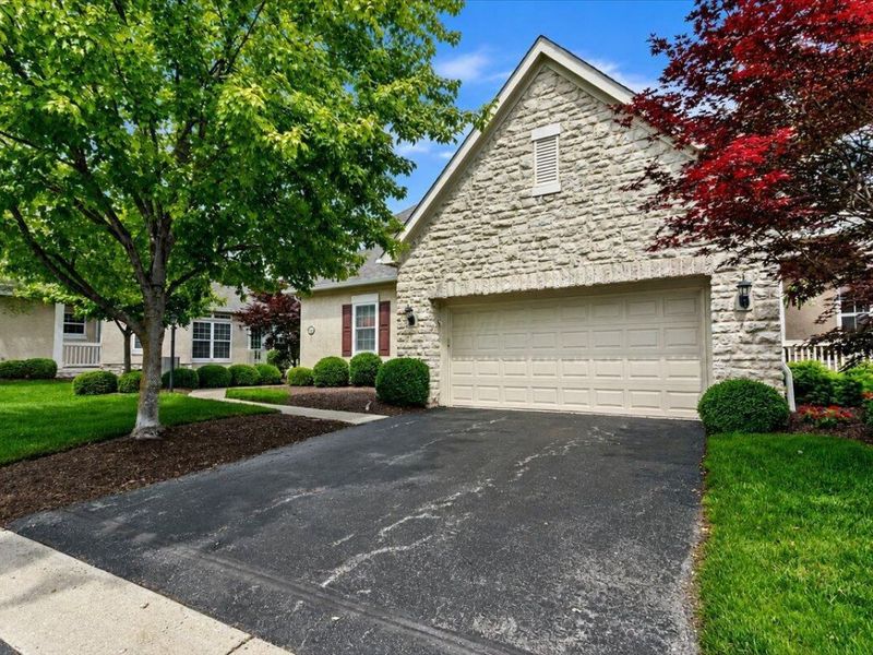 7542 Deer Valley Crossing, Powell, OH 43065 Photo 2