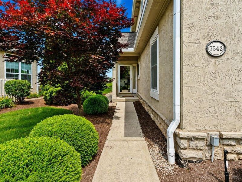 7542 Deer Valley Crossing, Powell, OH 43065 Photo 3