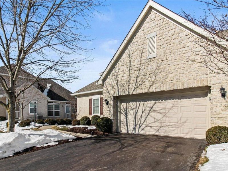 7542 Deer Valley Crossing, Powell, OH 43065 Photo 3