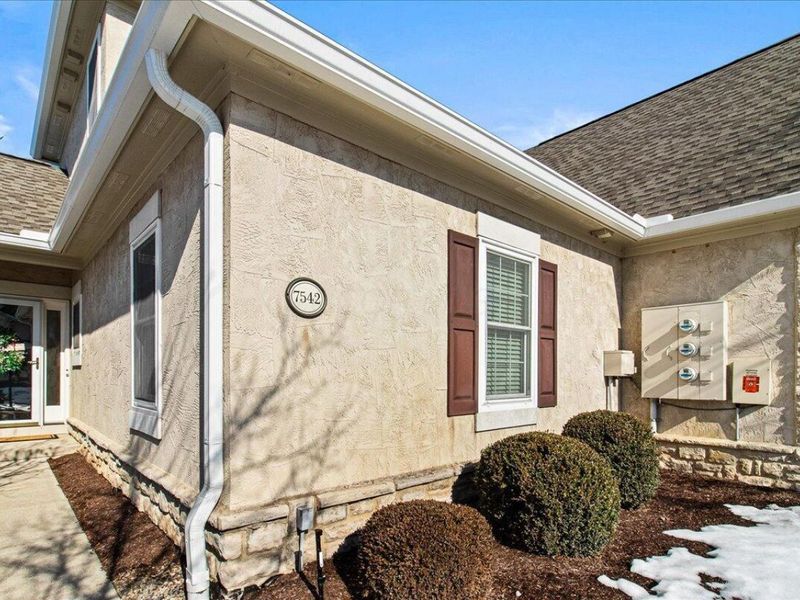 7542 Deer Valley Crossing, Powell, OH 43065 Photo 4