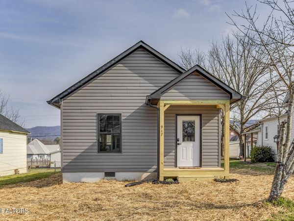 917 Washington Ave, Etowah, TN 37331