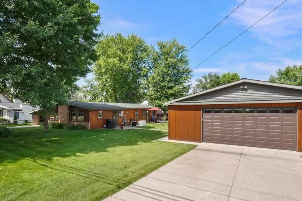 427 Iroquois Avenue, Prudenville, MI 48651 Main Photo