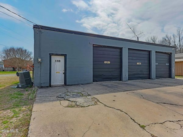 308 Dixon Street , Wallace, NC 28466