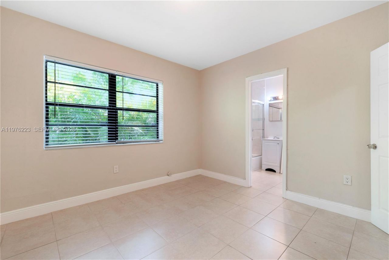 214 Salamanca Ave , Unit 3, Coral Gables, FL 33134 Photo