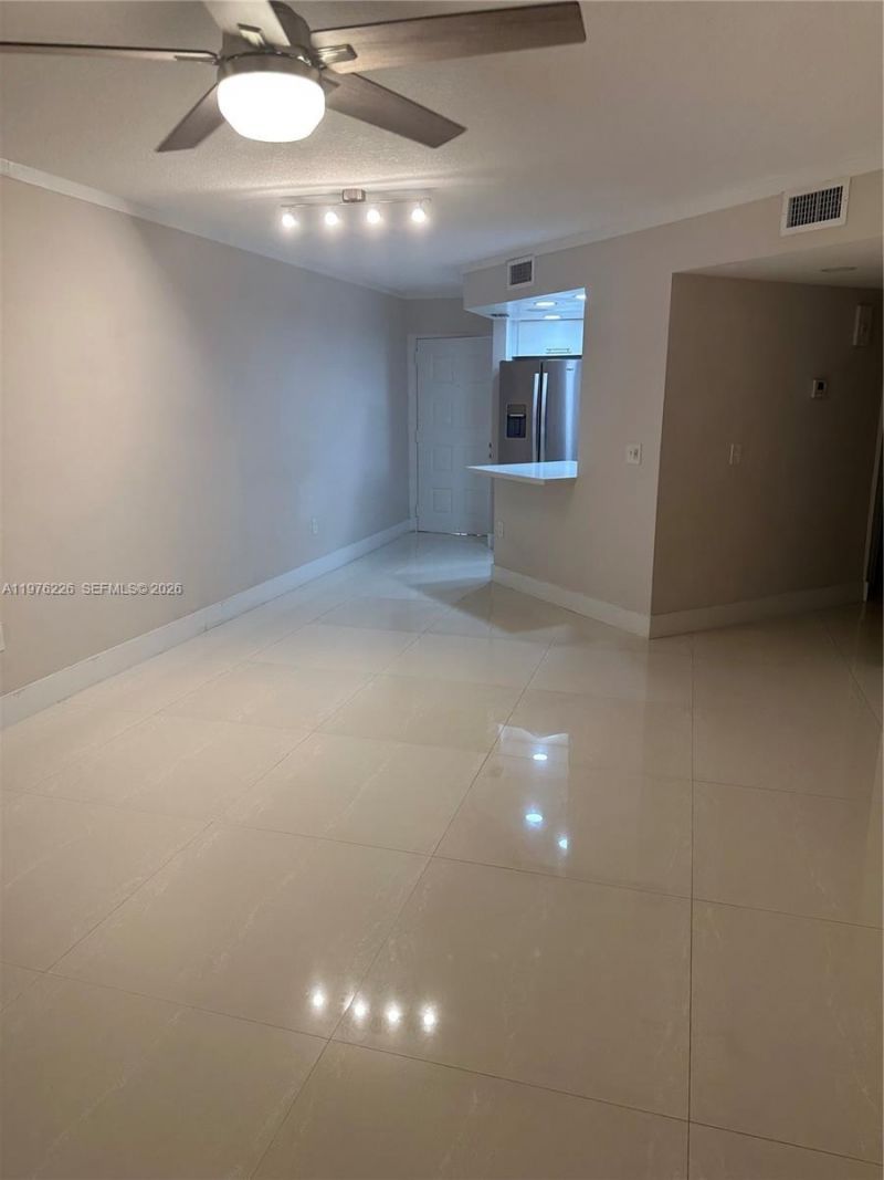 8333 Lake Dr, Unit 307, Doral, FL 33166 Photo